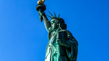 What Is the Difference Between an Expat and an Immigrant?